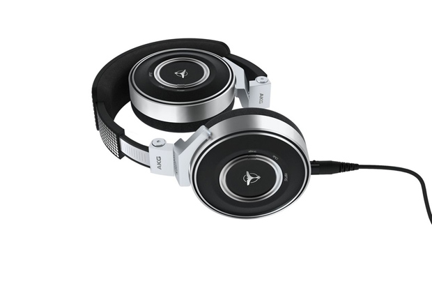 tiesto-akg-2.jpg