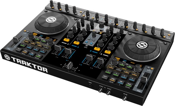 NI-TRAKTOR-KONTROL-S4_controller-3_copy.jpg